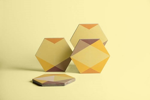 Carreaux de ciment jaune dessinés par Eli Gutierrez et fabriqués par Cimenterie de la Tour