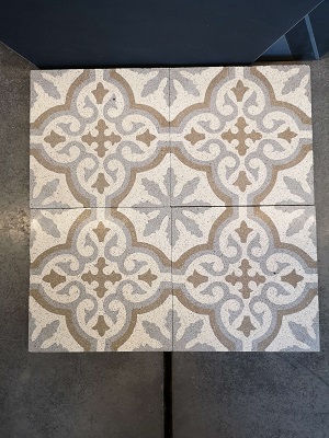 terrazzo à motifs dans un hall