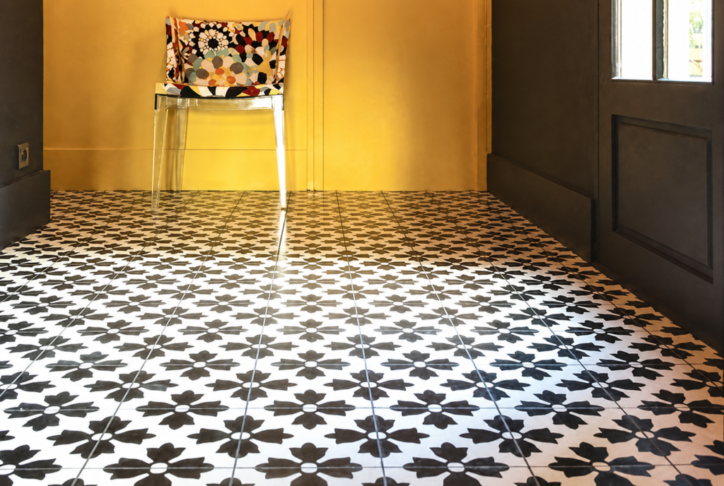 hall carreaux de ciment fleur noir blanc redon 56 cimenterie de la tour